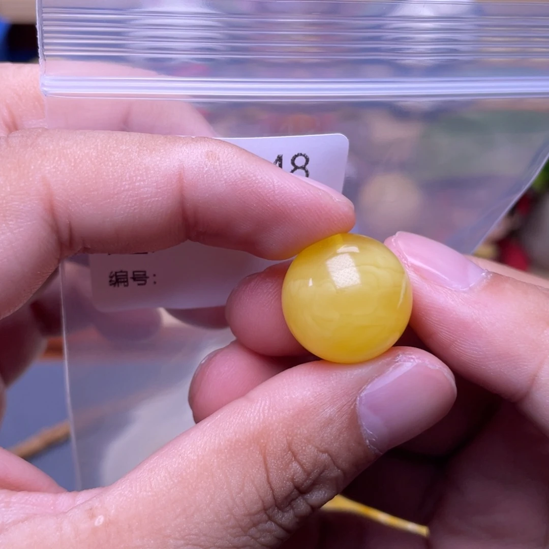 琥珀未镶嵌珠宝奇石诚**心