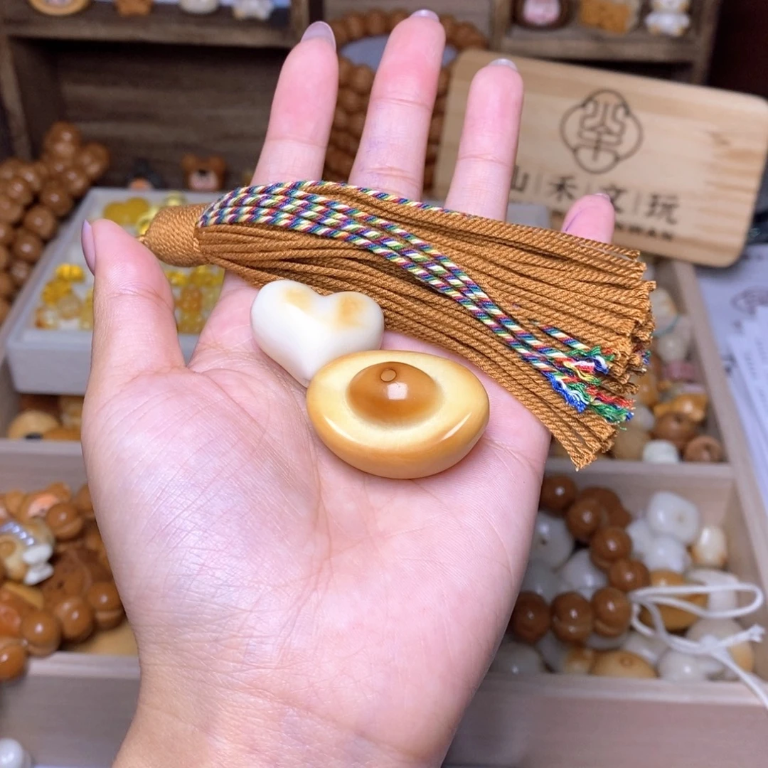 圈***郭猴头核桃吊坠爱心，元宝，金流苏