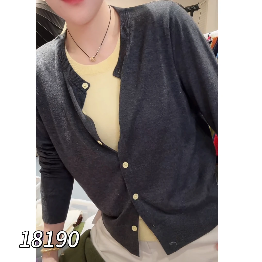 18190（部分无水洗唛介意慎拍）CHUXUN圆领假两件撞色针织开衫