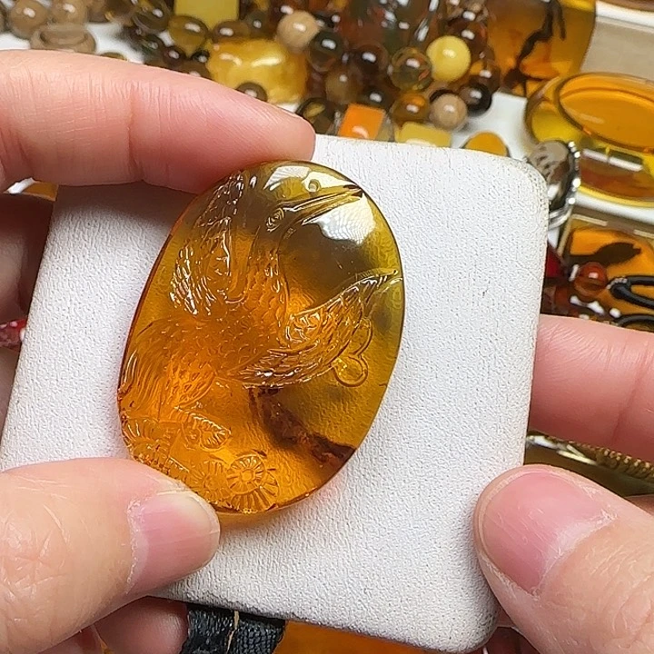 琥珀颈饰未镶嵌天然缅甸琥珀血茶松鹤吊坠12.5克