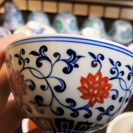 摆件陶缠枝莲青花釉里红