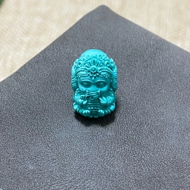 玉小满原矿绿松石精雕象宝宝吊坠