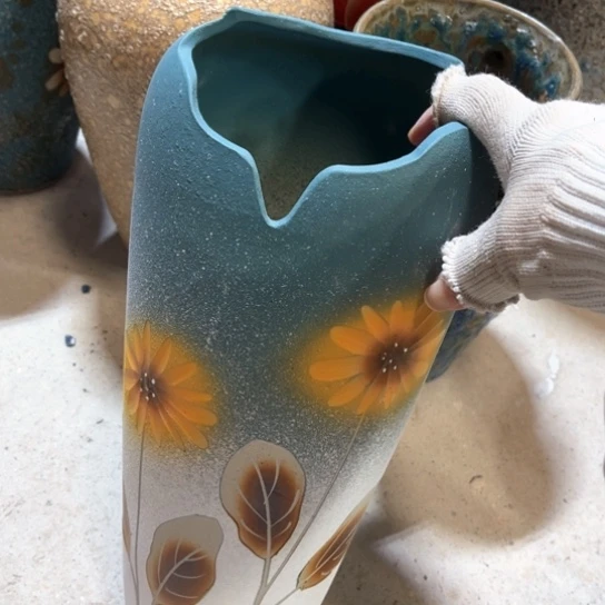 罐默认微瑕，有孔编号18-47