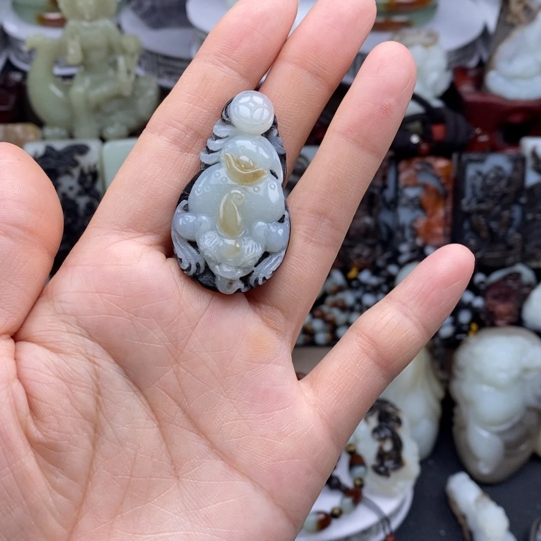 和田玉未镶嵌颈饰