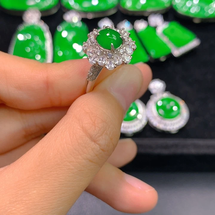 翡翠银S925镶嵌戒指一个