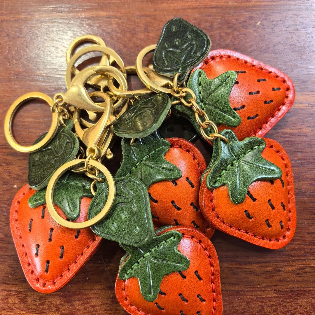 原皮社手工皮具店/头层牛皮手工挂件/莓烦恼