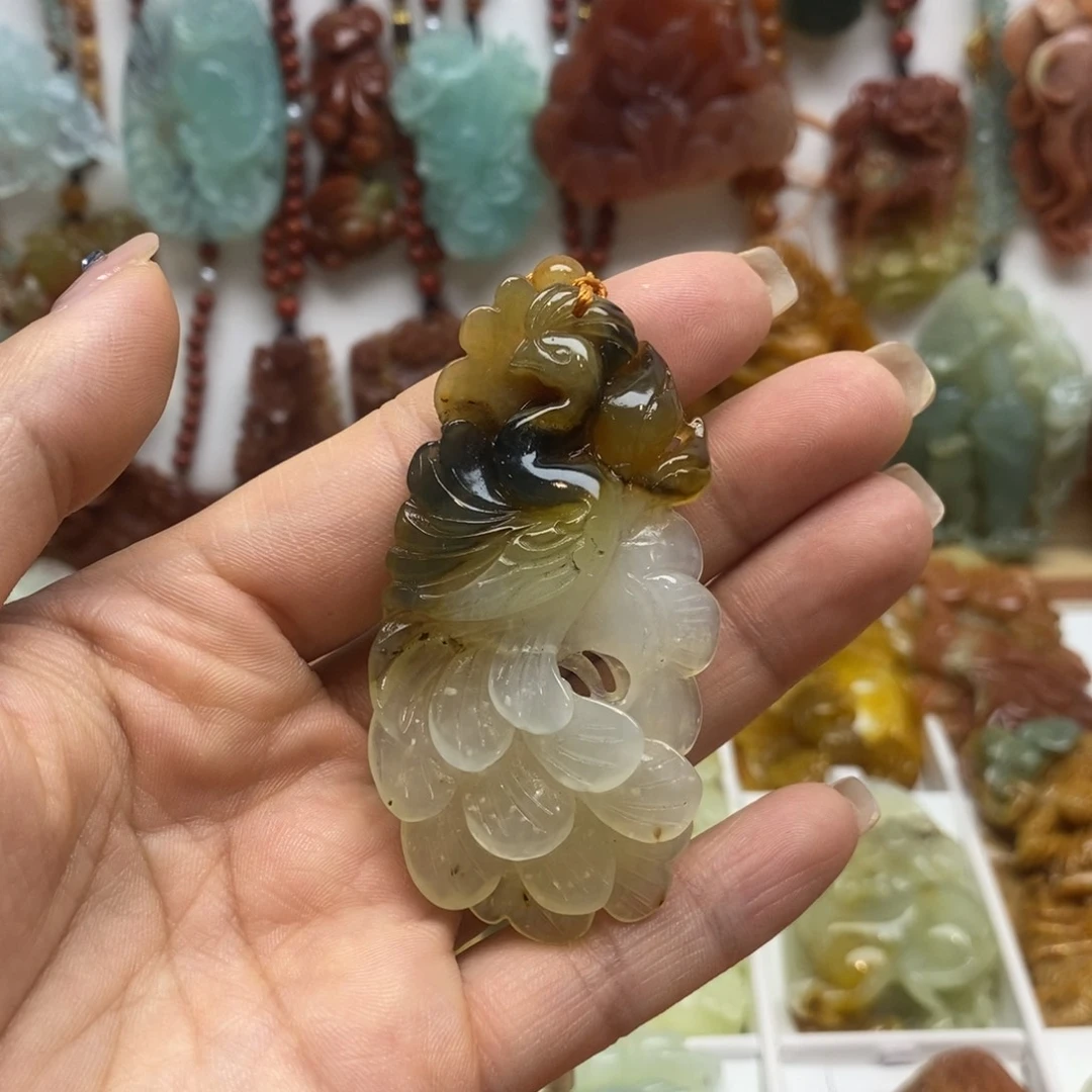 蛇纹石玉未镶嵌颈饰