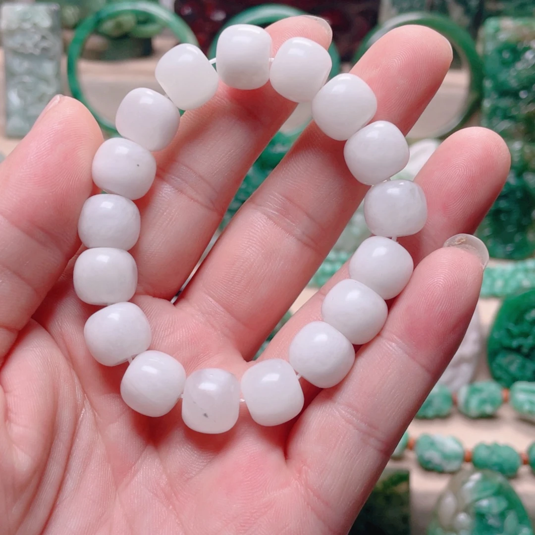 独山玉未镶嵌颈饰