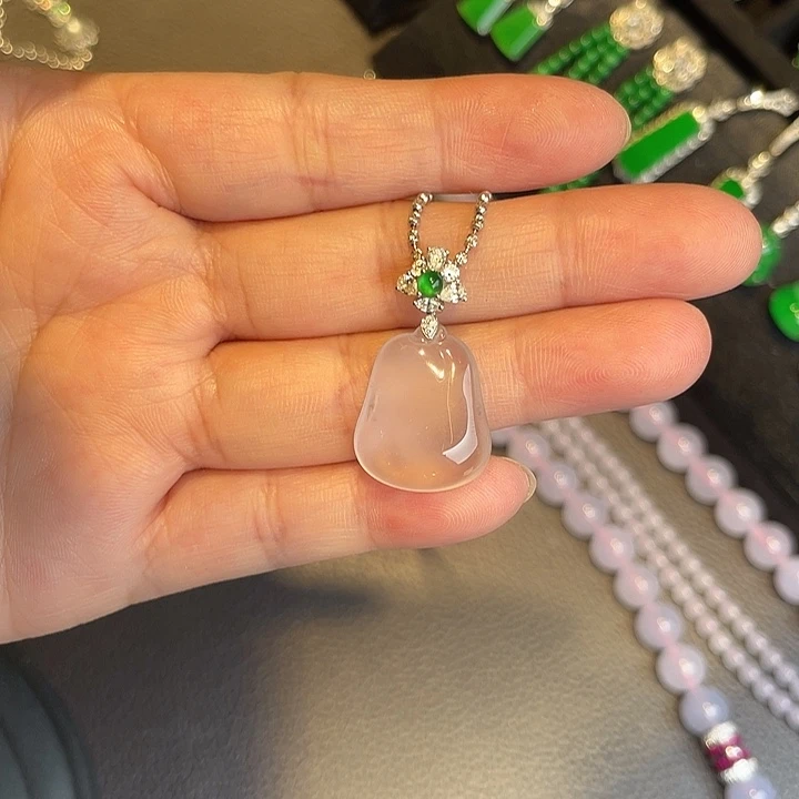 翡翠挂件18K金镶嵌福瓜