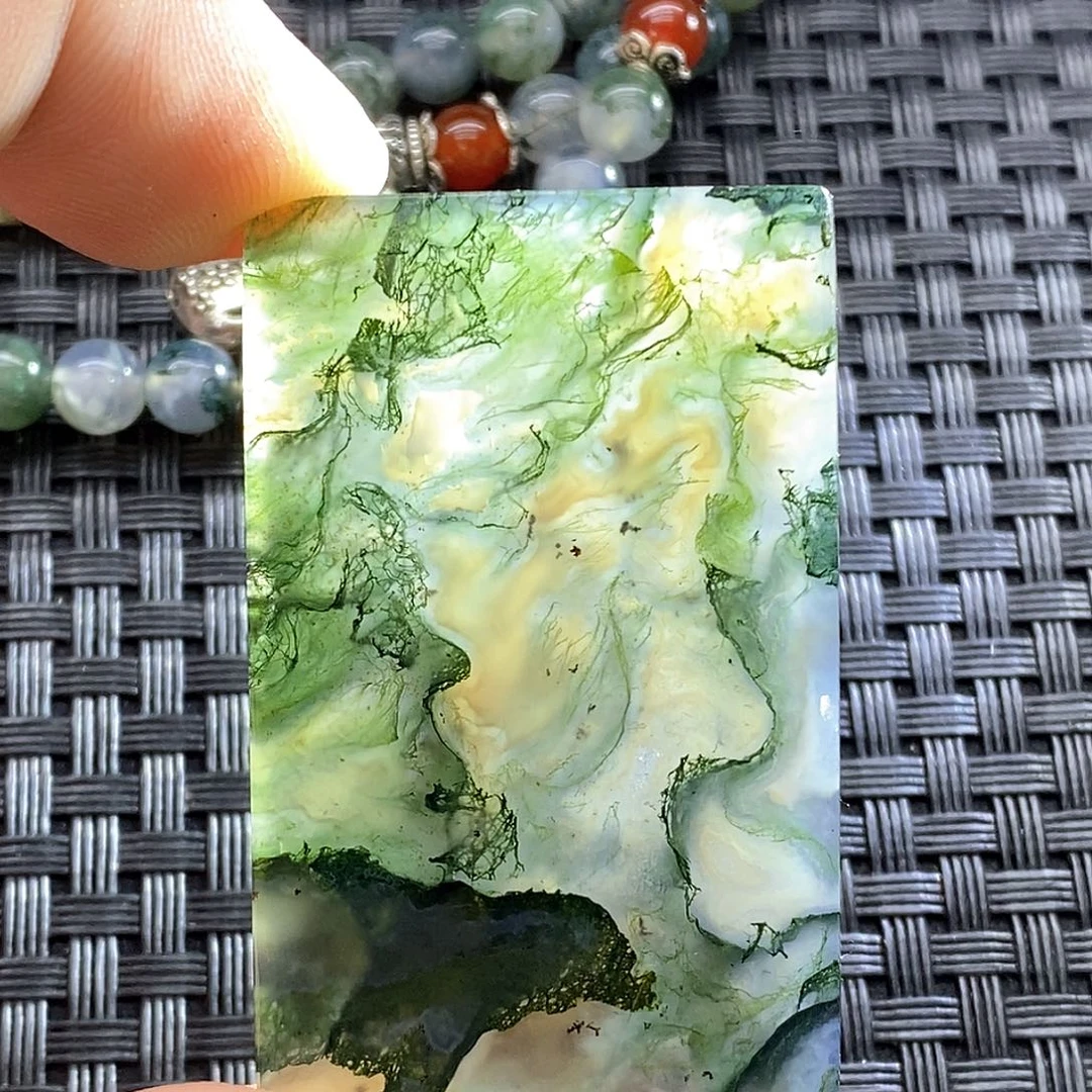未镶嵌颈饰玛瑙/玉髓伊*