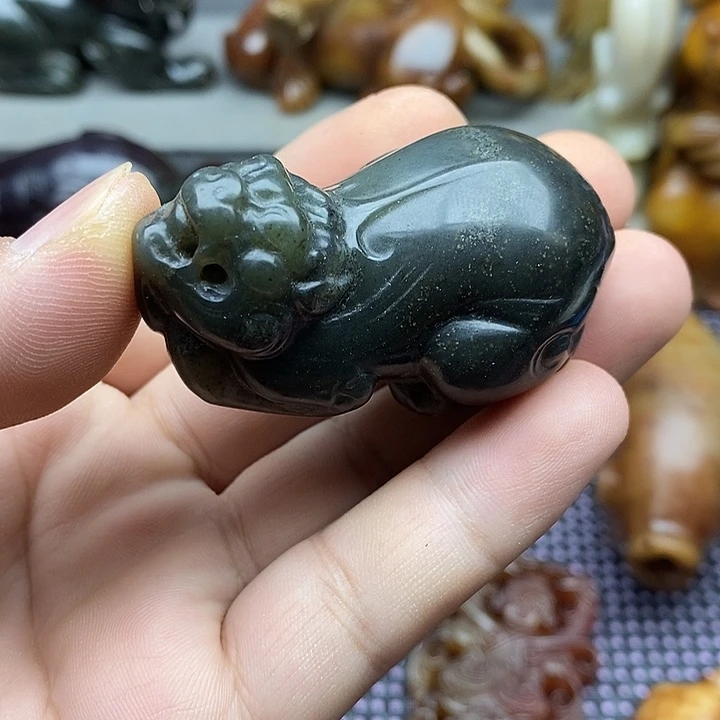 未镶嵌蛇纹石玉颈饰