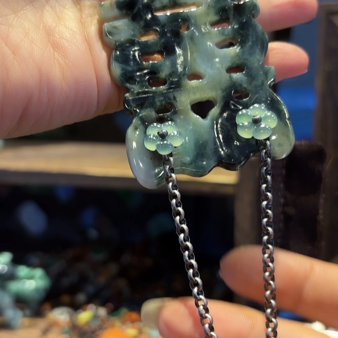 翡翠未镶嵌颈饰你