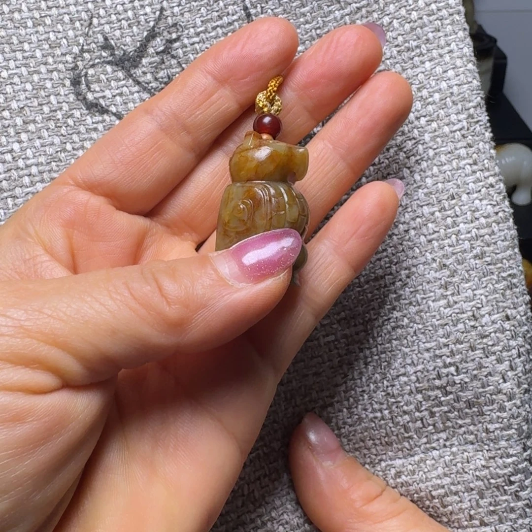 金***水和田玉（糖玉）未镶嵌颈饰