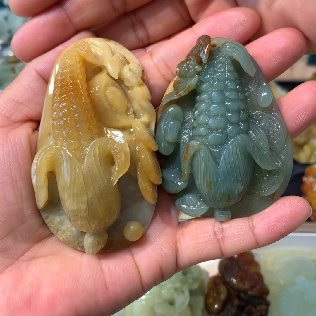 李****蛇纹石玉未镶嵌颈饰