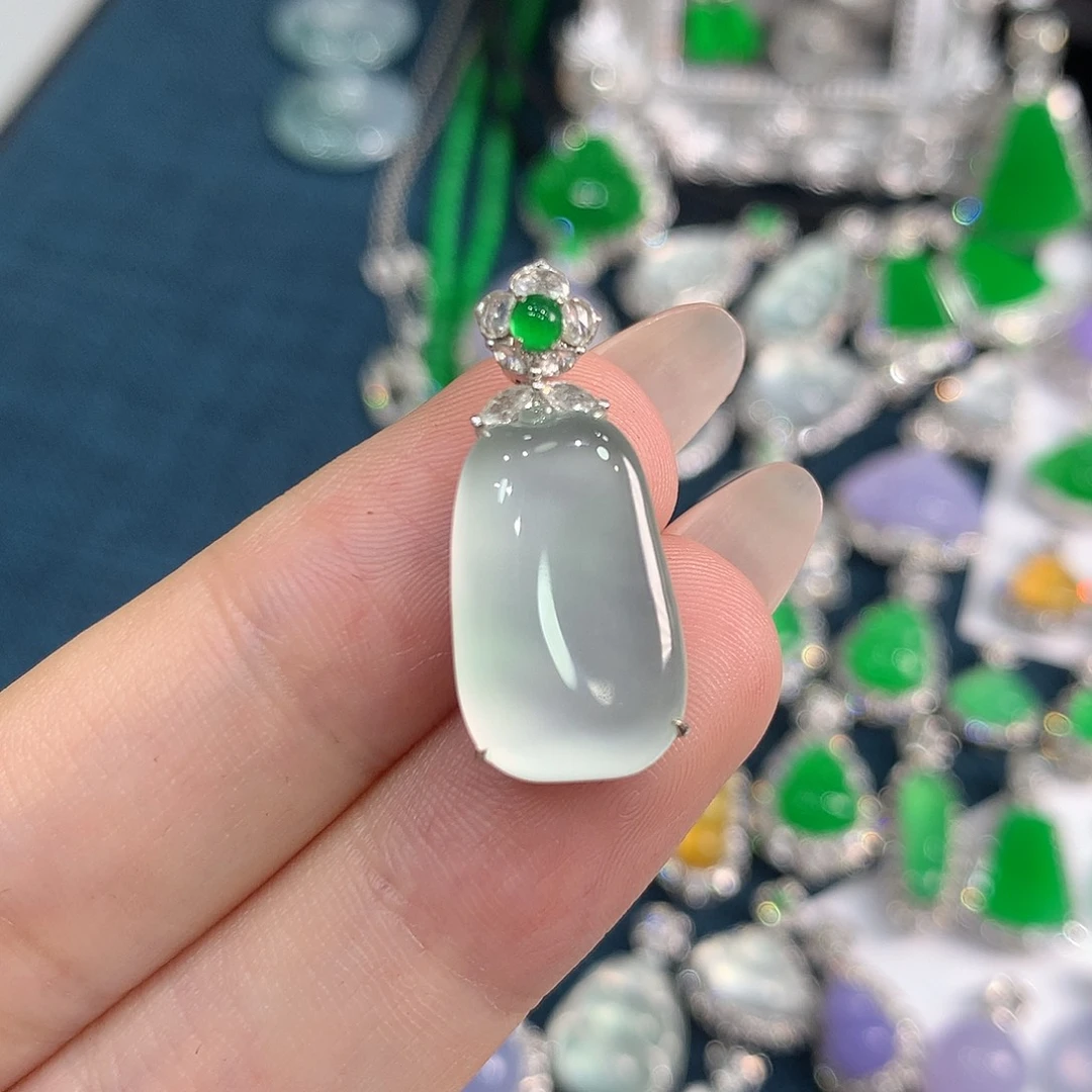 翡翠18K金镶嵌颈饰玻璃冰胖瓜 48小时鉴赏期