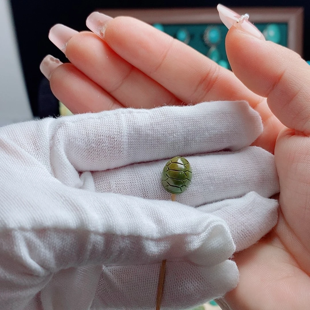 未镶嵌绿松石颈饰