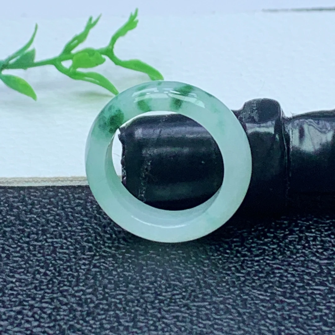 缅甸天然A货翡翠  飘阳绿素面玉戒圈戒指 内径15.4 mm 编号288