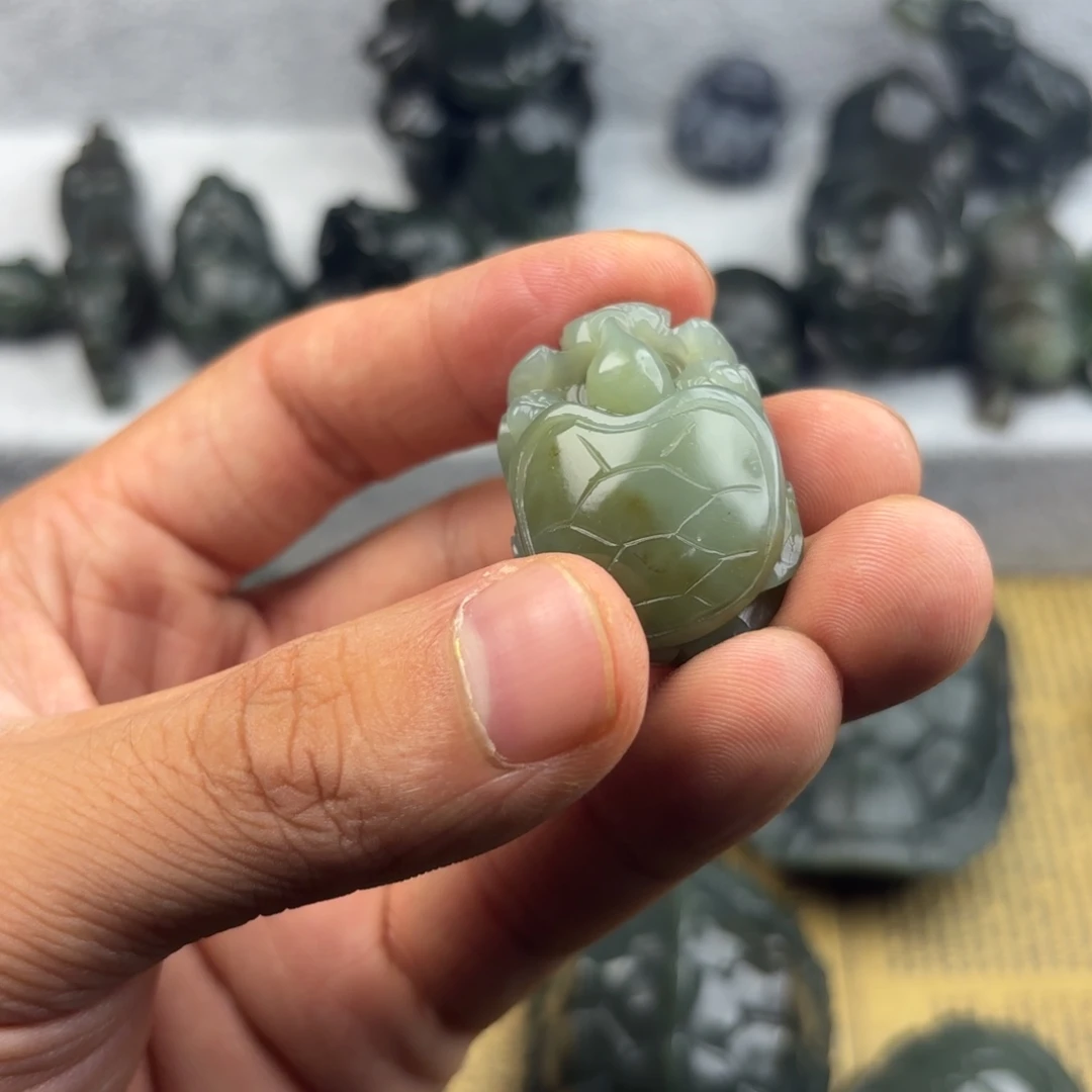 颈饰未镶嵌和田玉（糖玉）