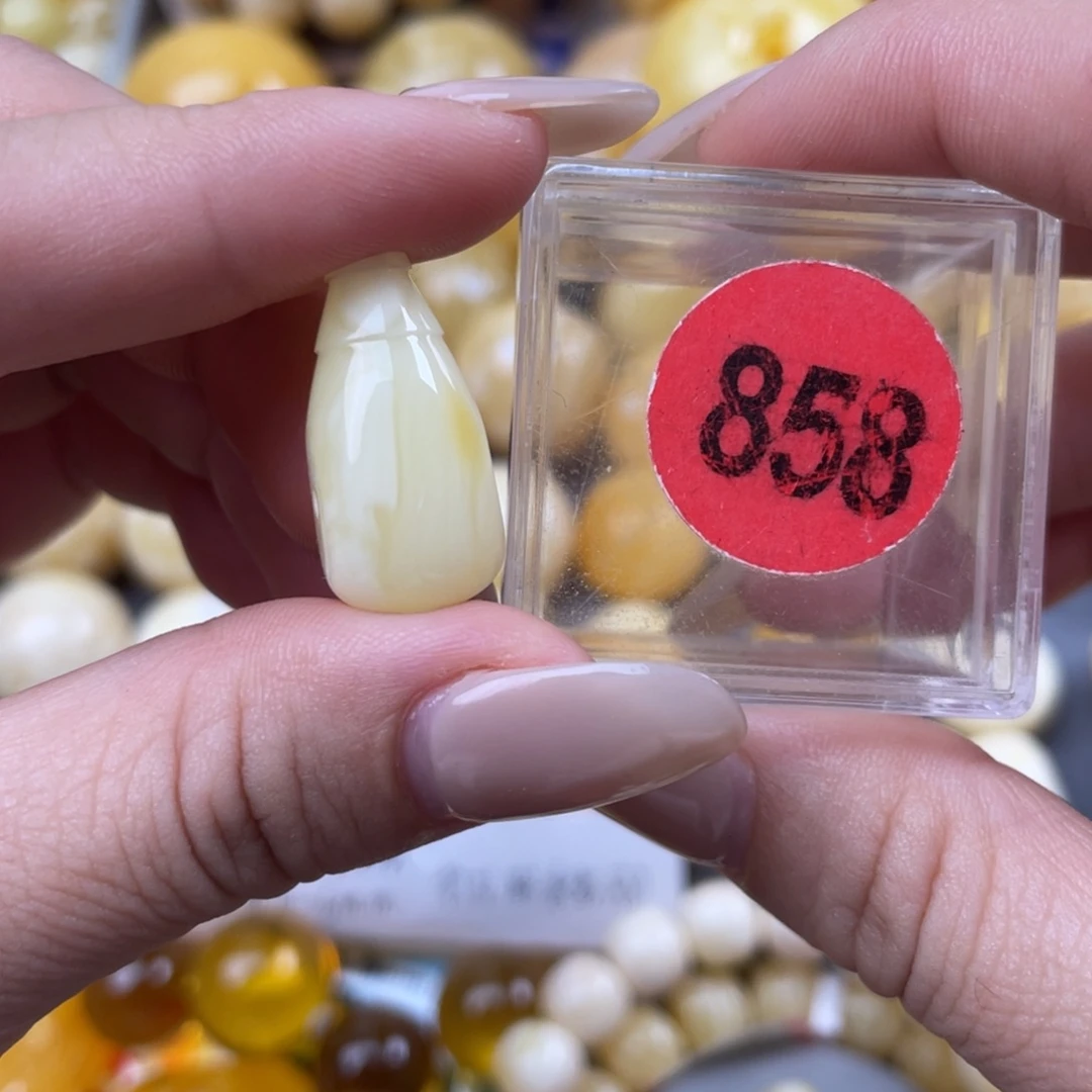 蜜蜡未镶嵌珠宝奇石