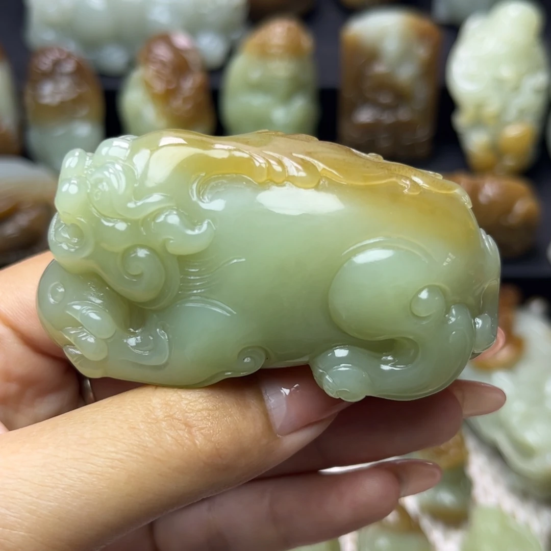 华***晨未镶嵌和田玉把件