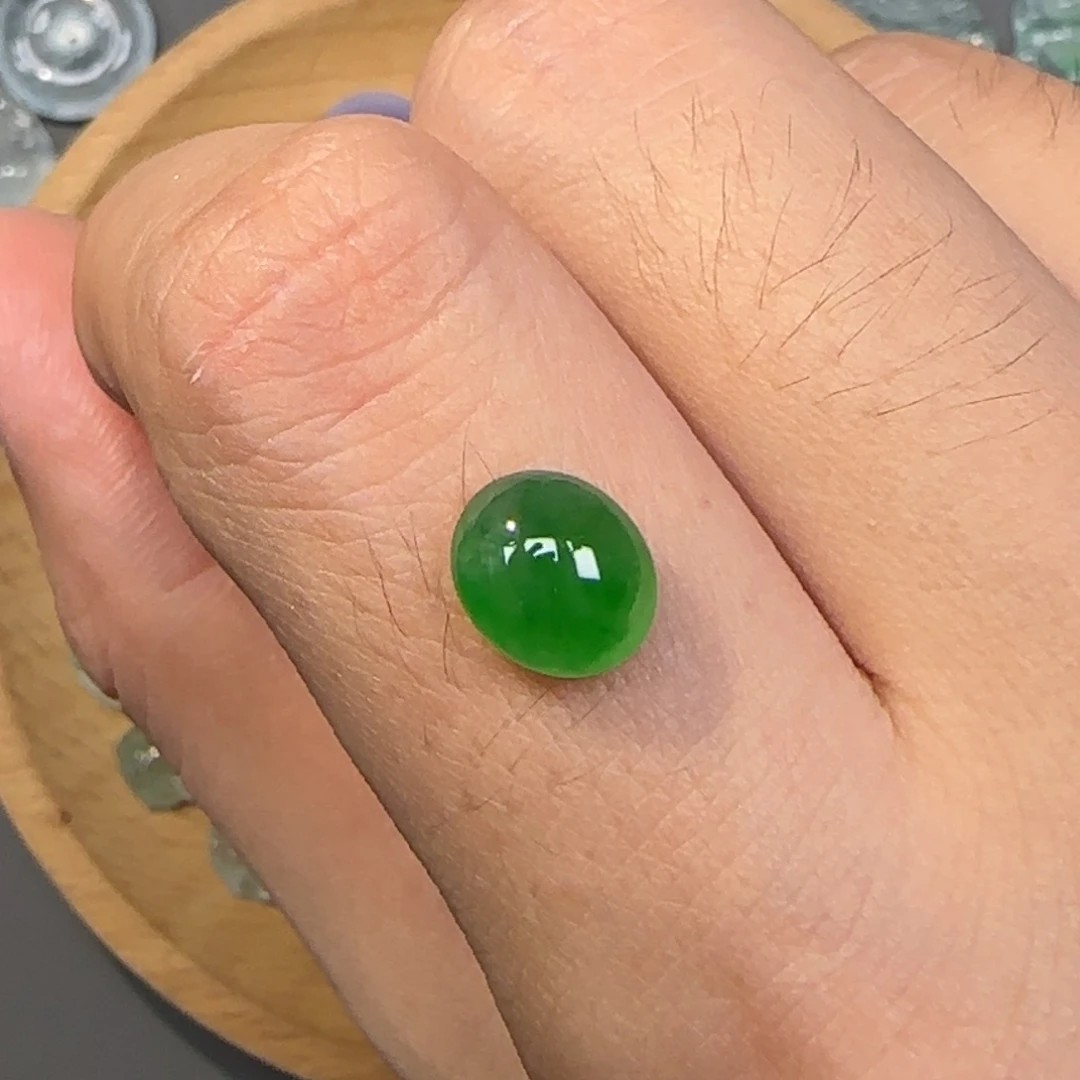 翡翠未镶嵌颈饰绿蛋面