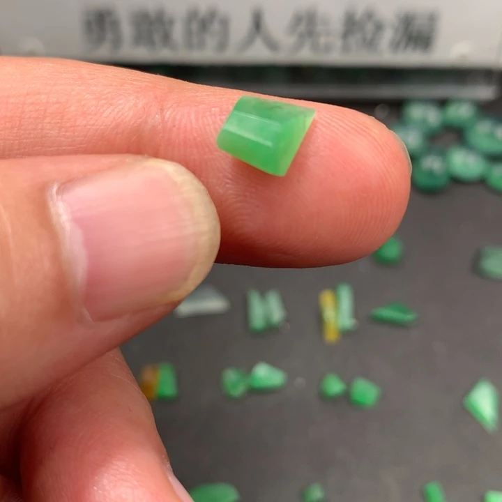 定制翡翠未镶嵌材料定制