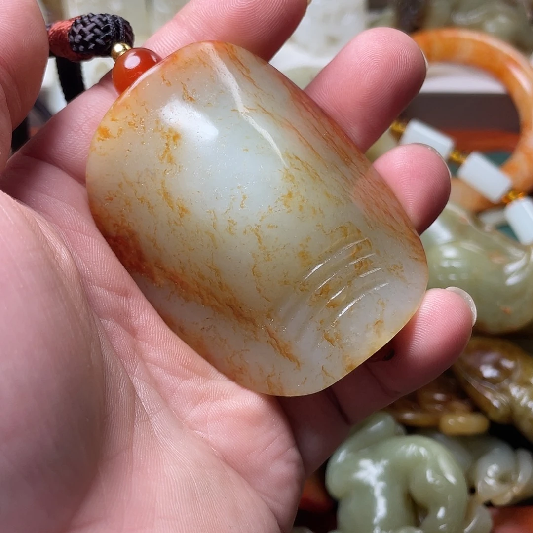 苹***树颈饰未镶嵌和田玉