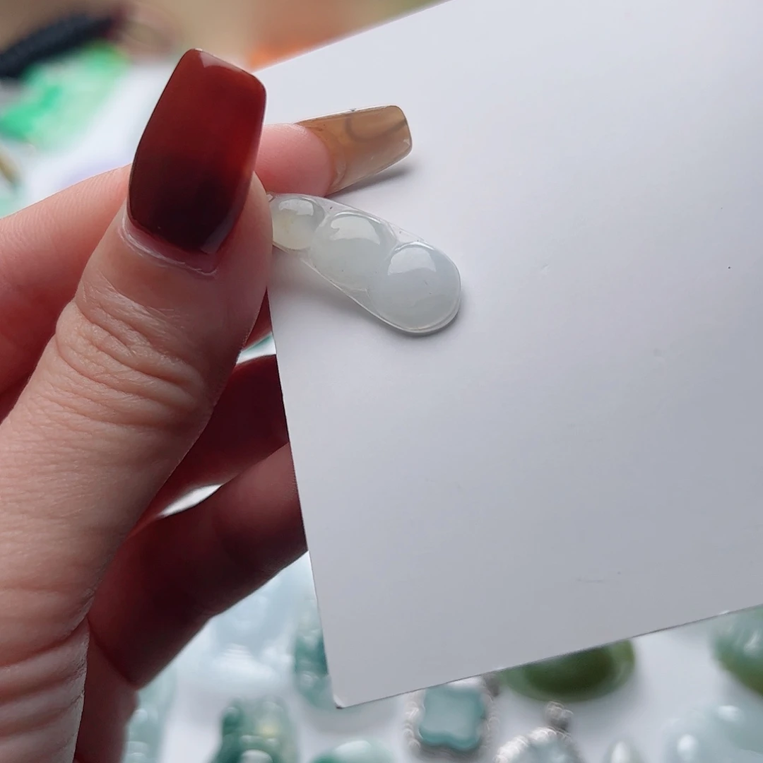 翡翠颈饰18K金镶嵌翡翠吊坠