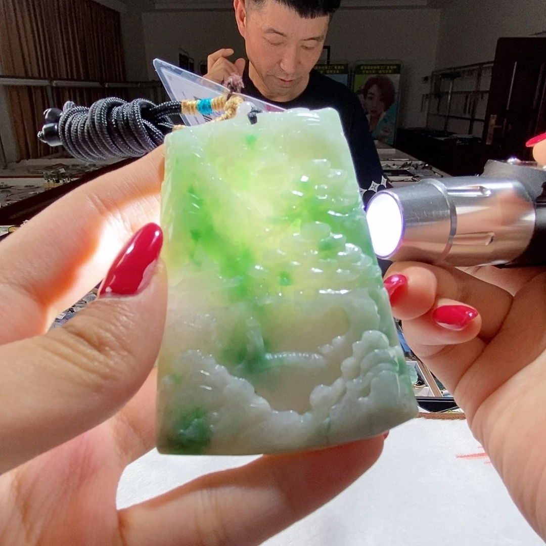 翡翠未镶嵌颈饰我