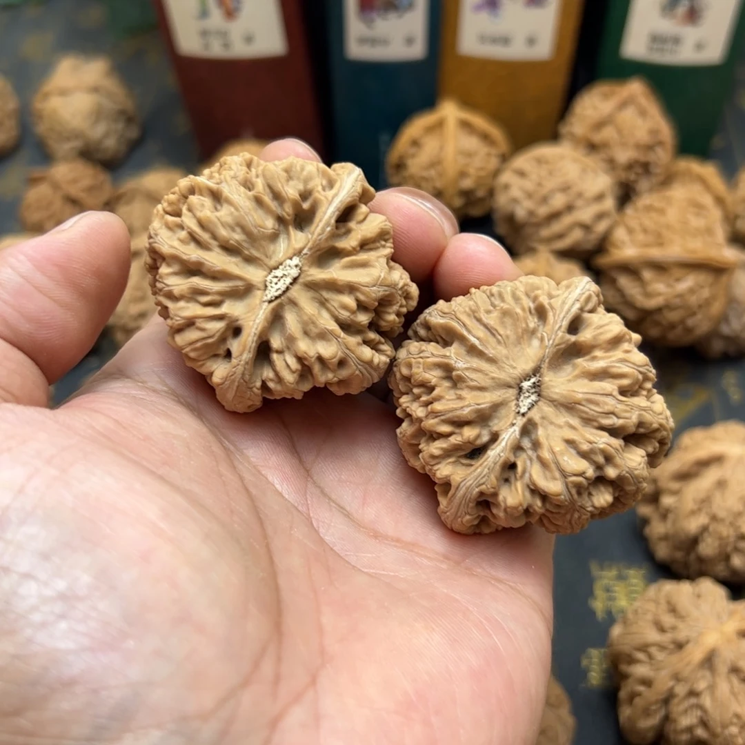 R***t文玩核桃把件46大粗筋尖轻微虚黄
