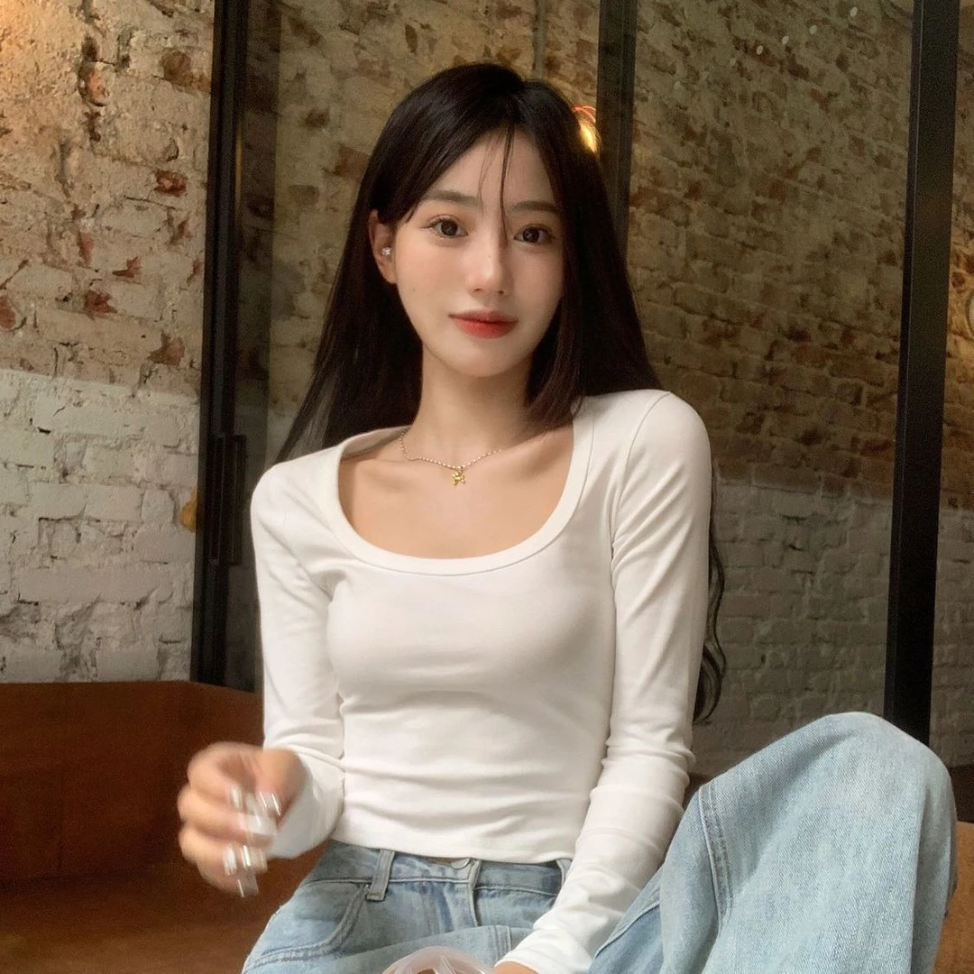 纯欲白色内搭长袖T恤女秋季修身显瘦方领黑色打底衫百搭短款上衣