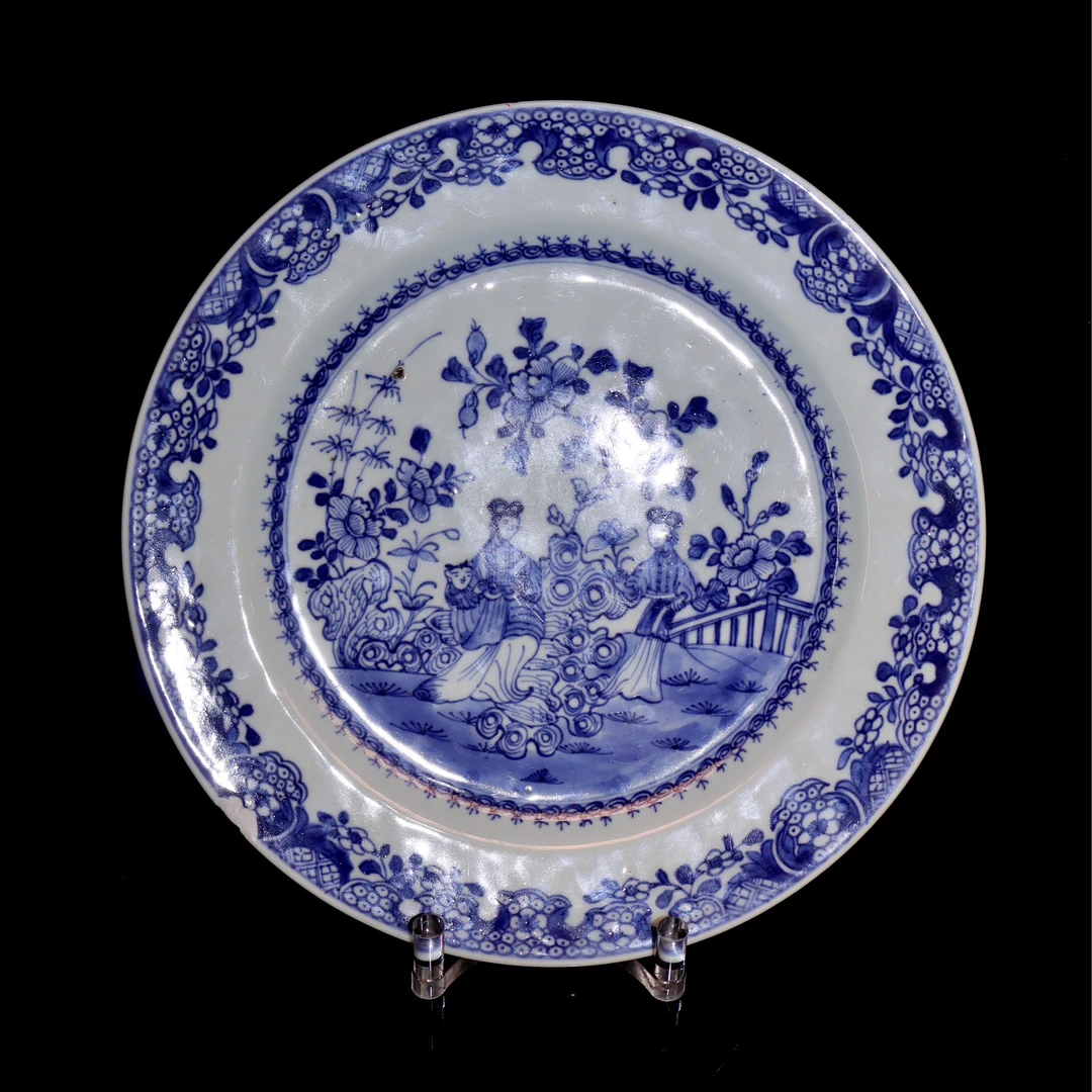 18:清早期青花庭院仕女婴戏盘