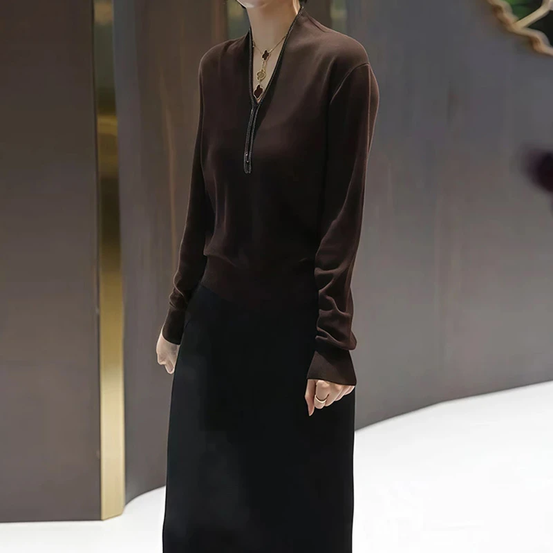 M806咖色V领长袖针织衫女2026秋季新款洋气舒适百搭显瘦上衣