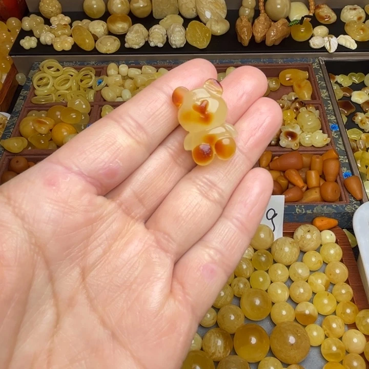 蜜蜡未镶嵌珠宝奇石俏色小熊