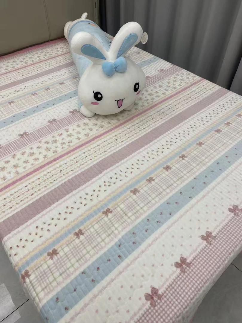 80支以上厚款绗缝亲肤防滑床盖牛奶绒