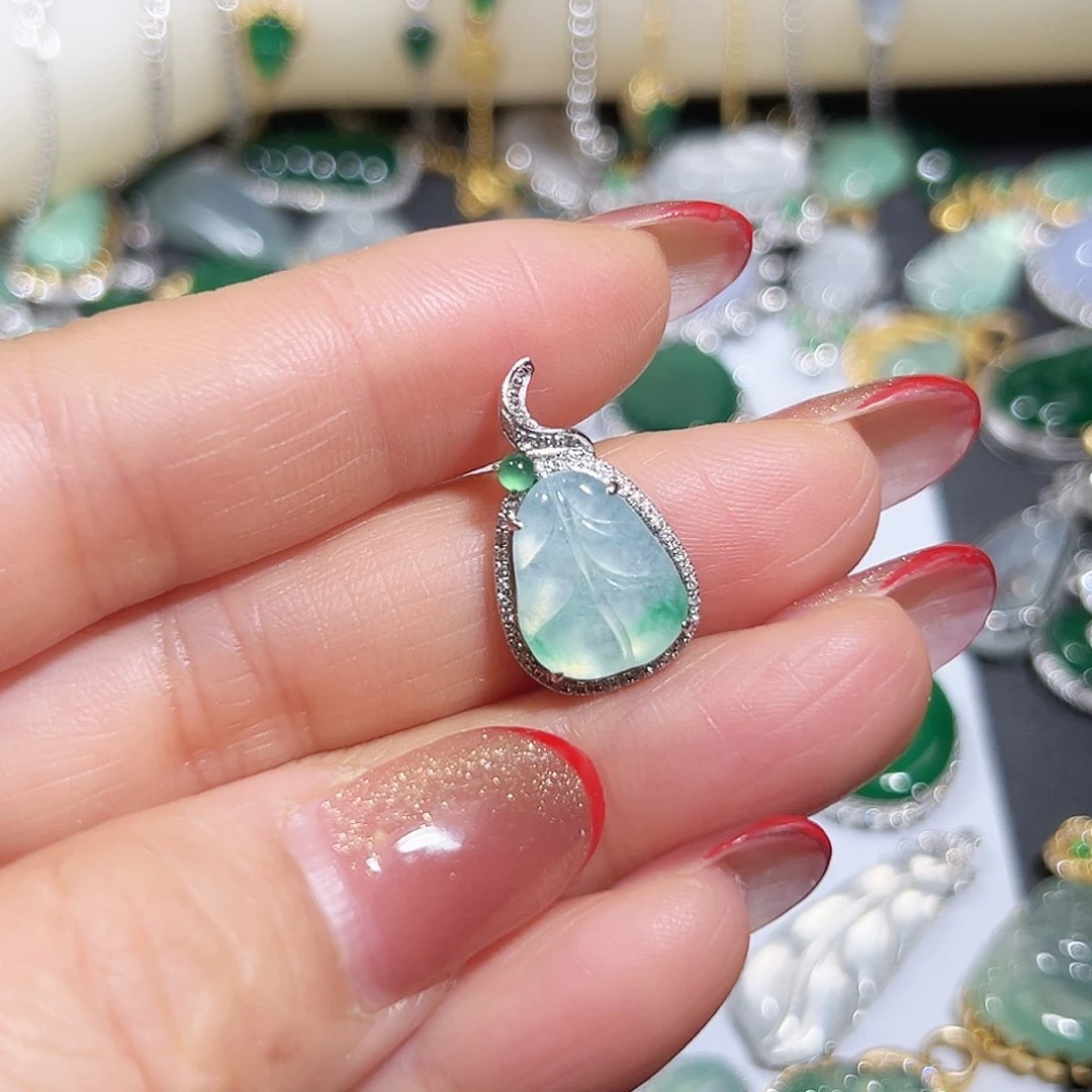 翡翠吊坠(不含链)18K金镶嵌