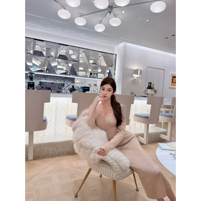 纯欲方领显瘦腰部镂空针织连衣裙女秋冬内搭打底裙子气质包臀长裙