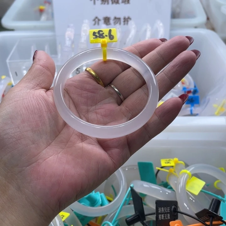 手镯玛瑙/玉髓未镶嵌
