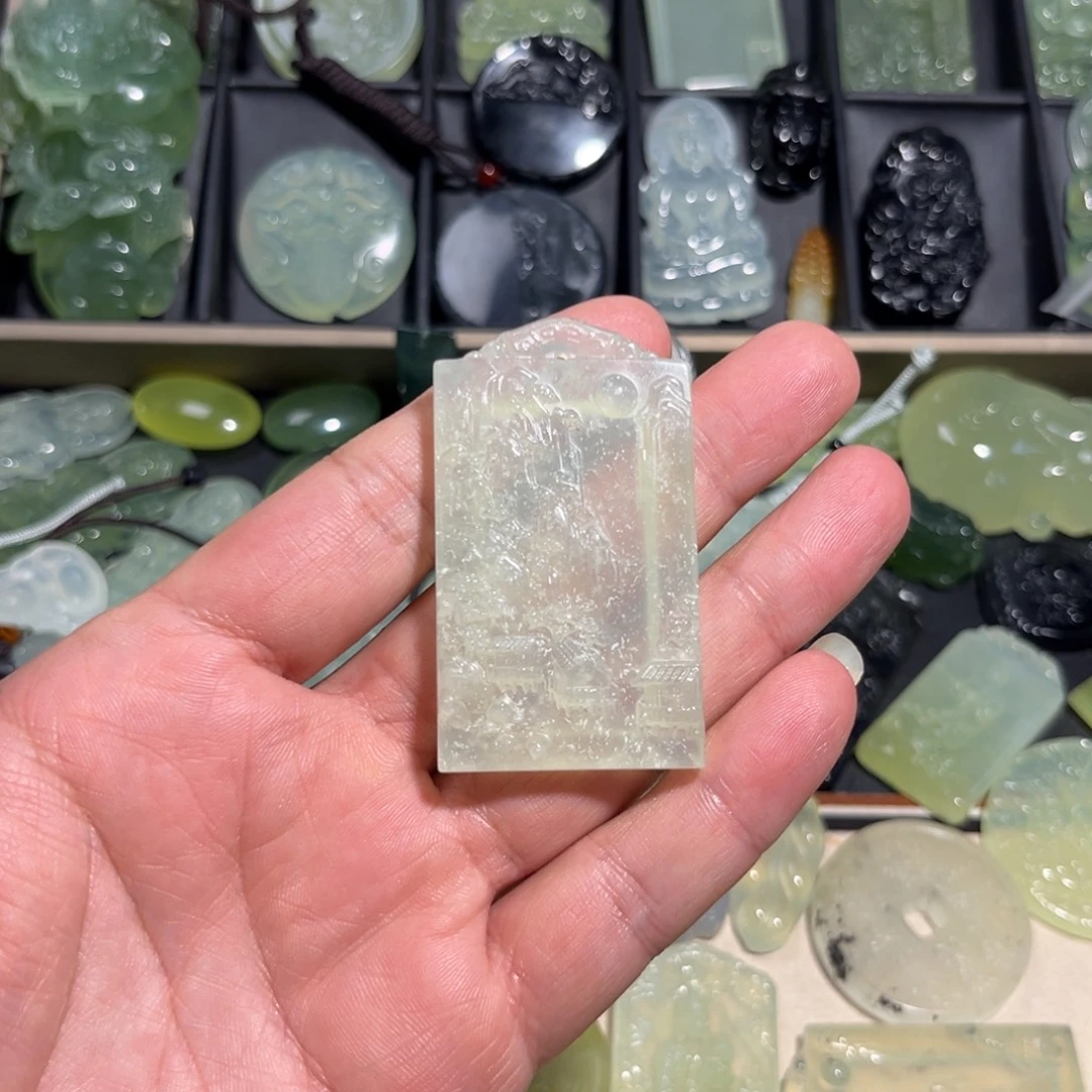 梗***哥未镶嵌蛇纹石玉颈饰