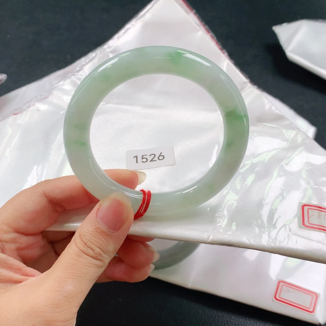 博***箱翡翠手镯（圆镯）未镶嵌03。
