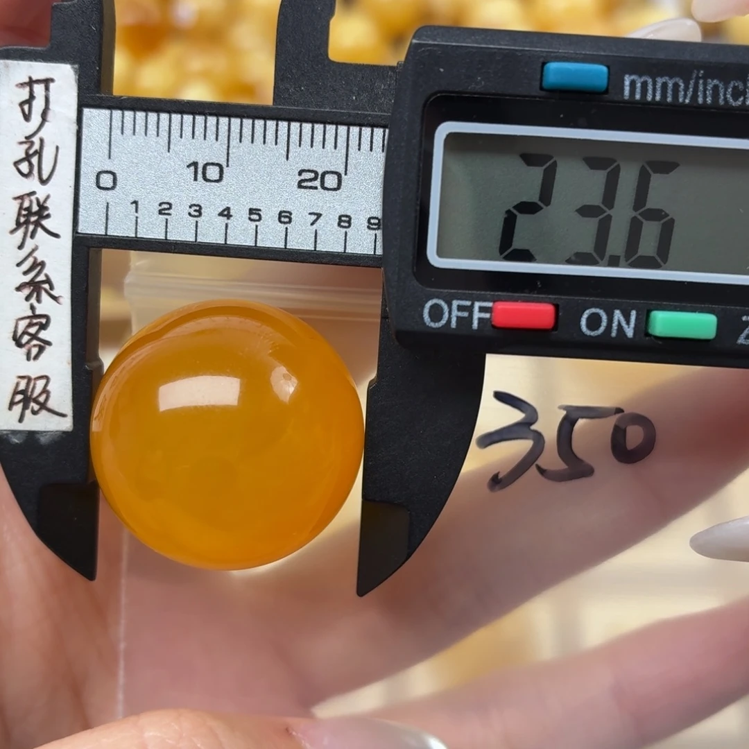 ᅟ***歌蜜蜡未镶嵌裸石蜜蜡