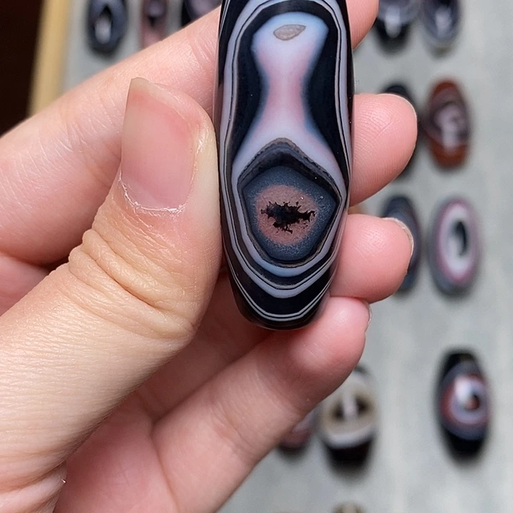 专***板玛瑙/玉髓未镶嵌颈饰