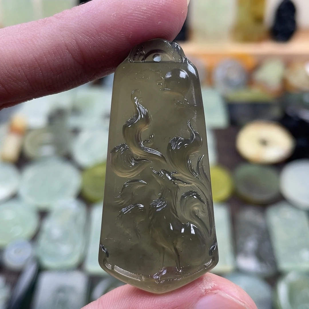 蛇纹石玉未镶嵌颈饰