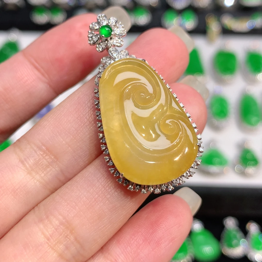 翡翠18K金镶嵌颈饰