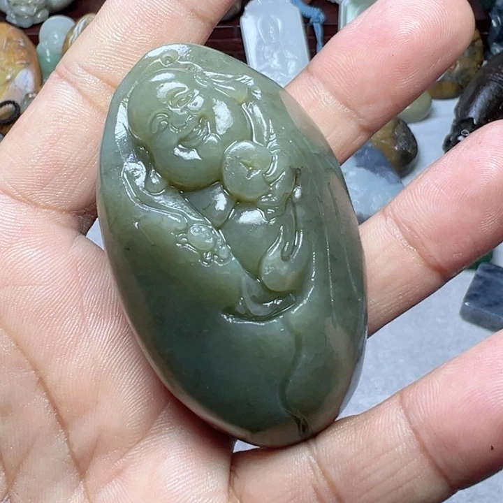 和田玉把件未镶嵌背****?