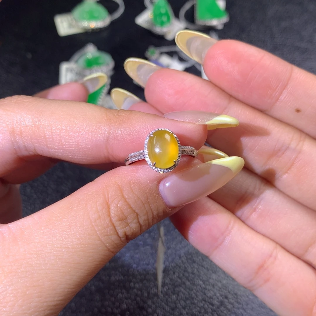 翡翠戒指18K金镶嵌翡翠