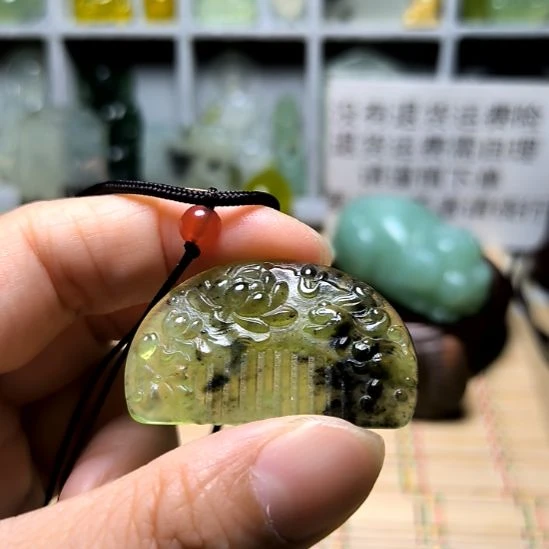 未镶嵌蛇纹石玉颈饰