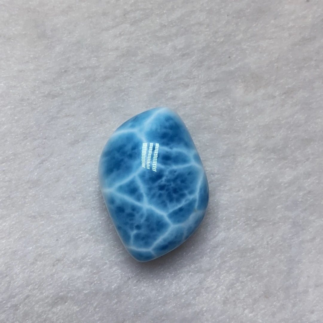 未镶嵌针钠钙石（海纹石）颈饰