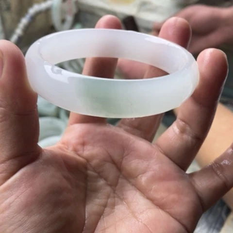 石英质玉手镯未镶嵌