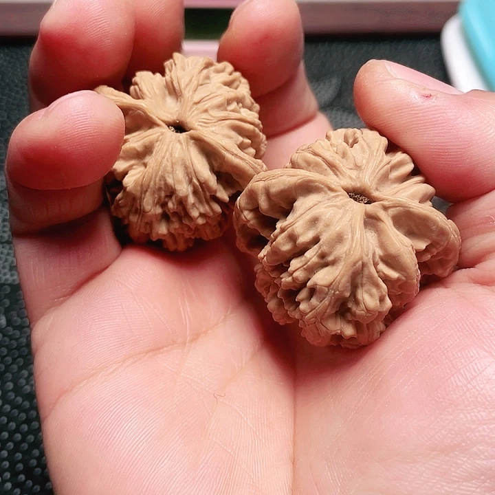 文玩核桃吊坠即*虎头